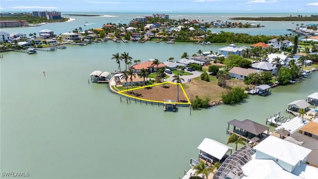 159 Tahiti Street Naples FL 34113