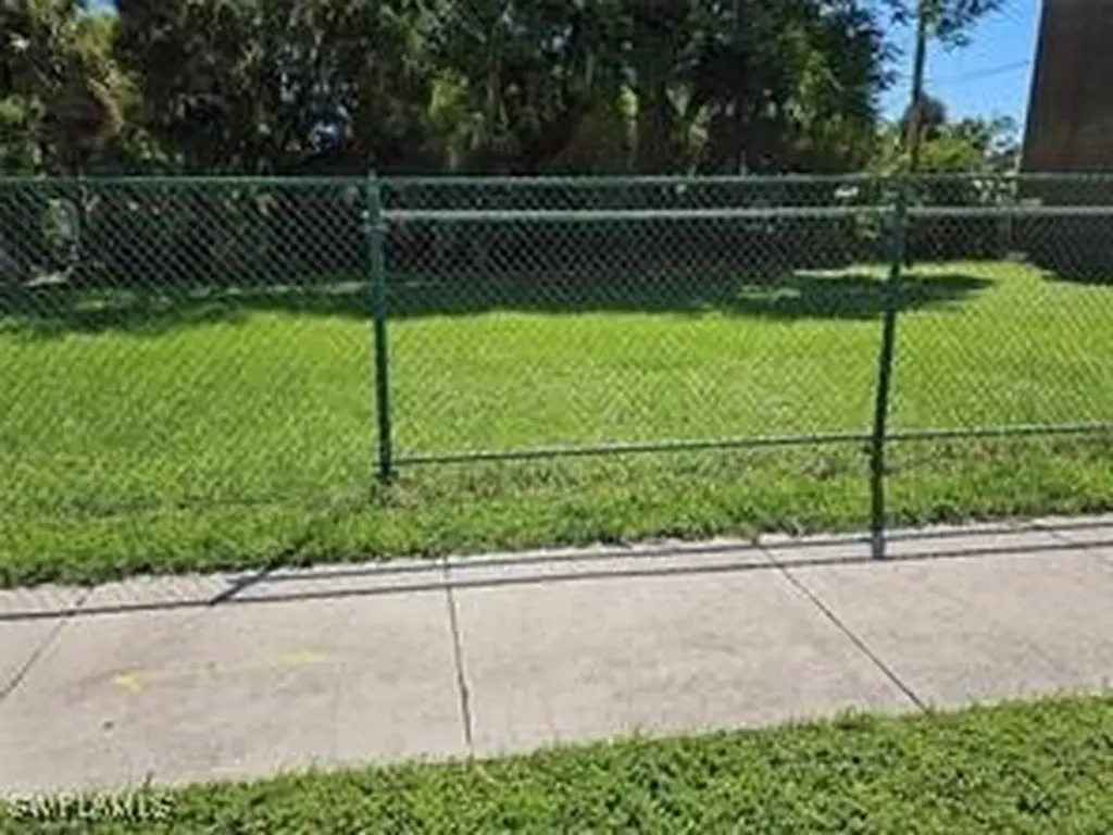 2002 Bayside Parkway Fort Myers FL 33901