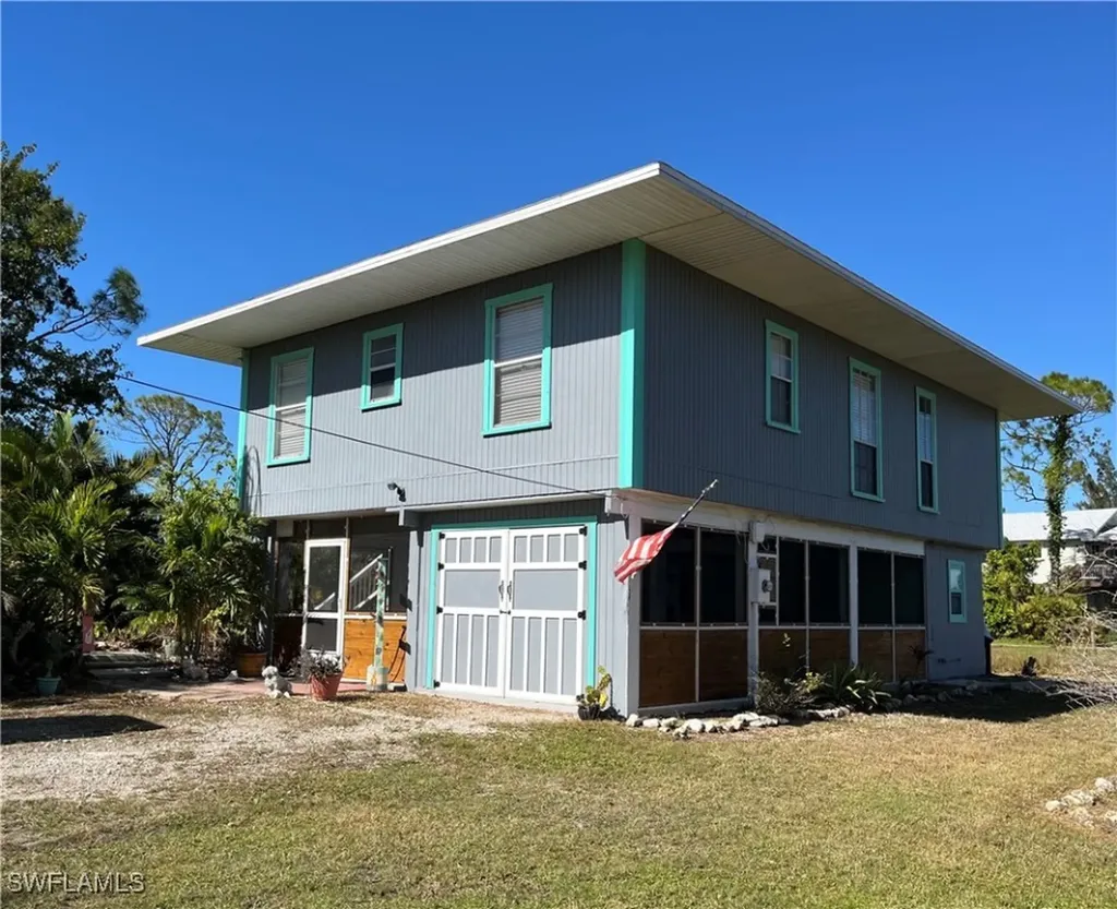 8595 Redwood Drive St. James City FL 33956