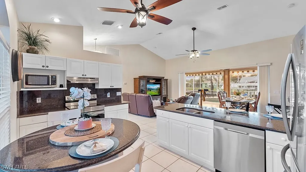 4212 SE 8th Place Cape Coral FL 33904