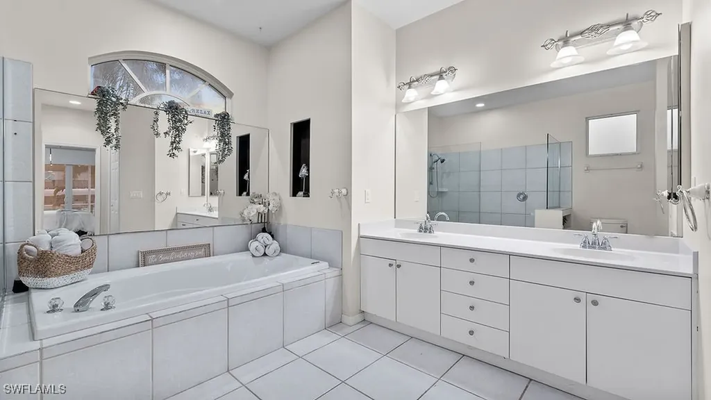 4212 SE 8th Place Cape Coral FL 33904