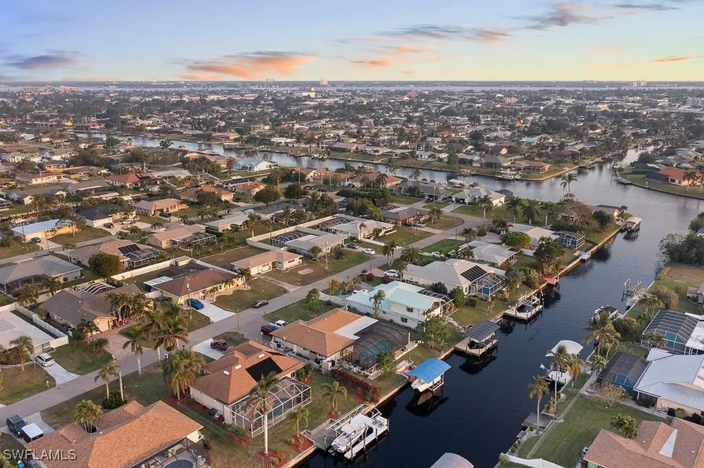 4212 SE 8th Place Cape Coral FL 33904