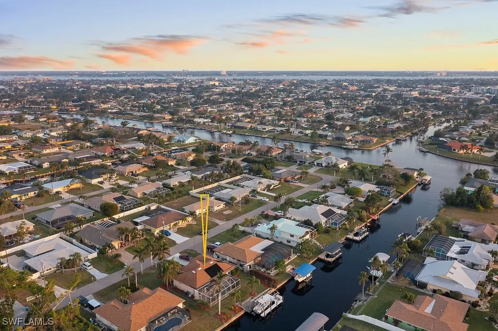 4212 SE 8th Place Cape Coral FL 33904