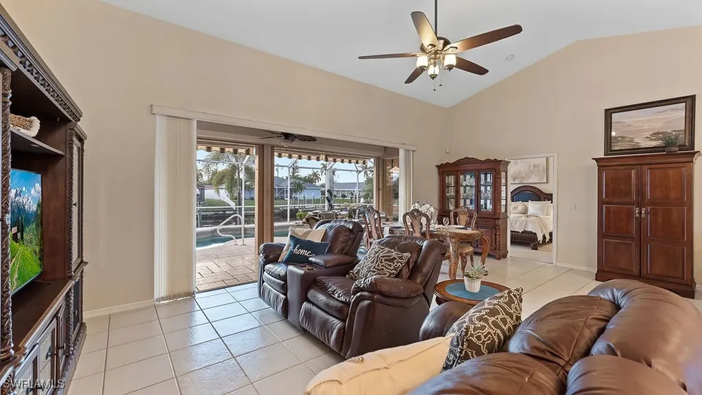 4212 SE 8th Place Cape Coral FL 33904