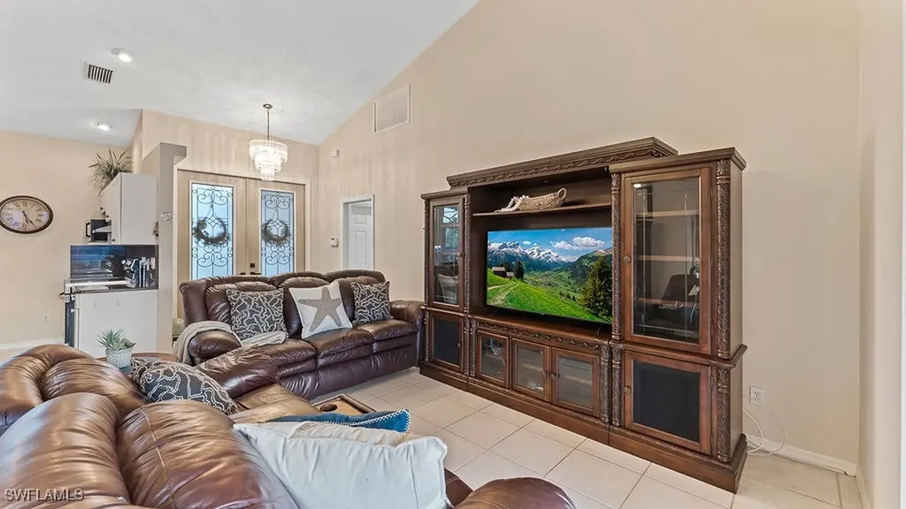4212 SE 8th Place Cape Coral FL 33904