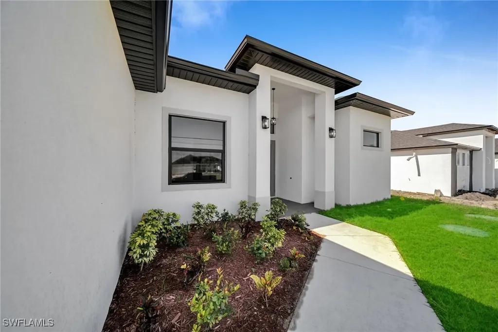 318 NW 9th Street Cape Coral FL 33993