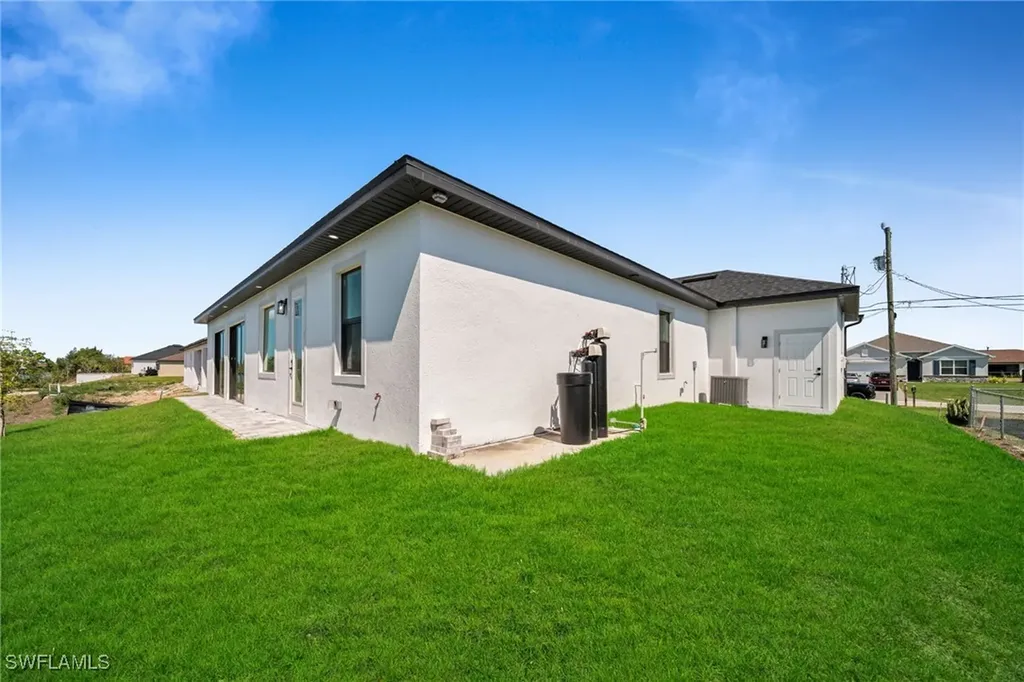 318 NW 9th Street Cape Coral FL 33993