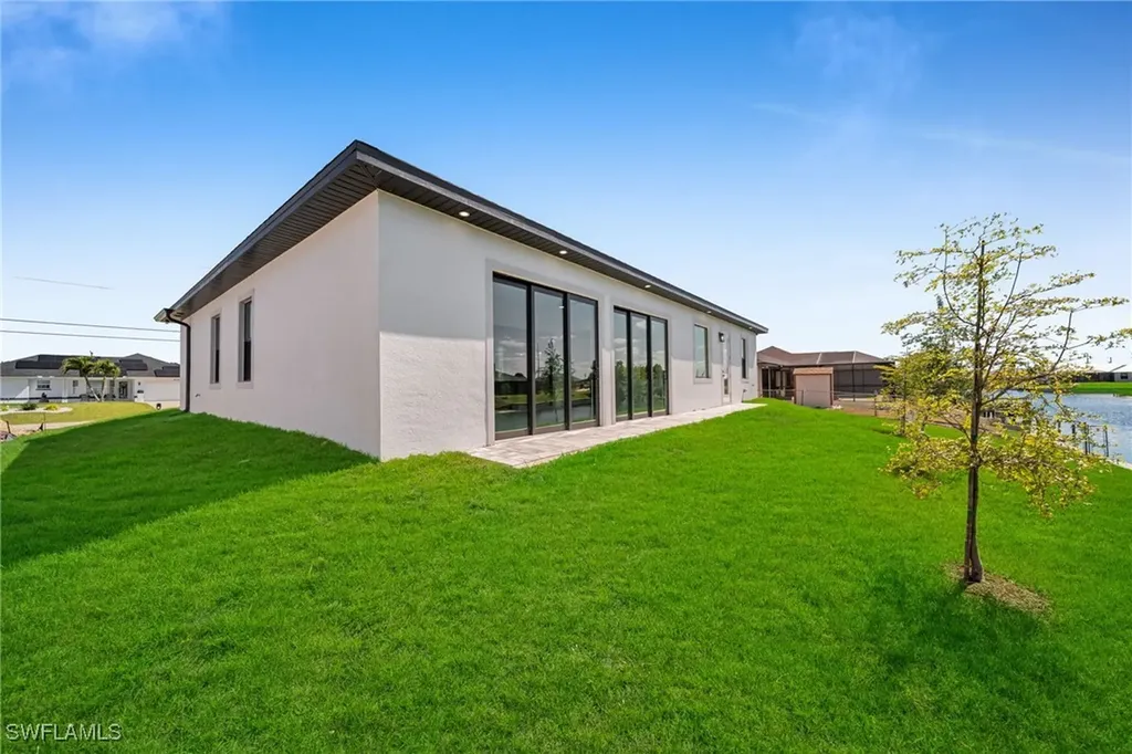 318 NW 9th Street Cape Coral FL 33993