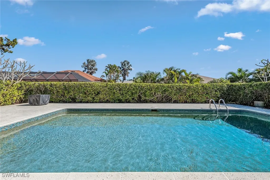 2208 Regal Way Naples FL 34110