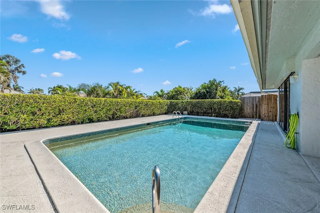 2208 Regal Way Naples FL 34110