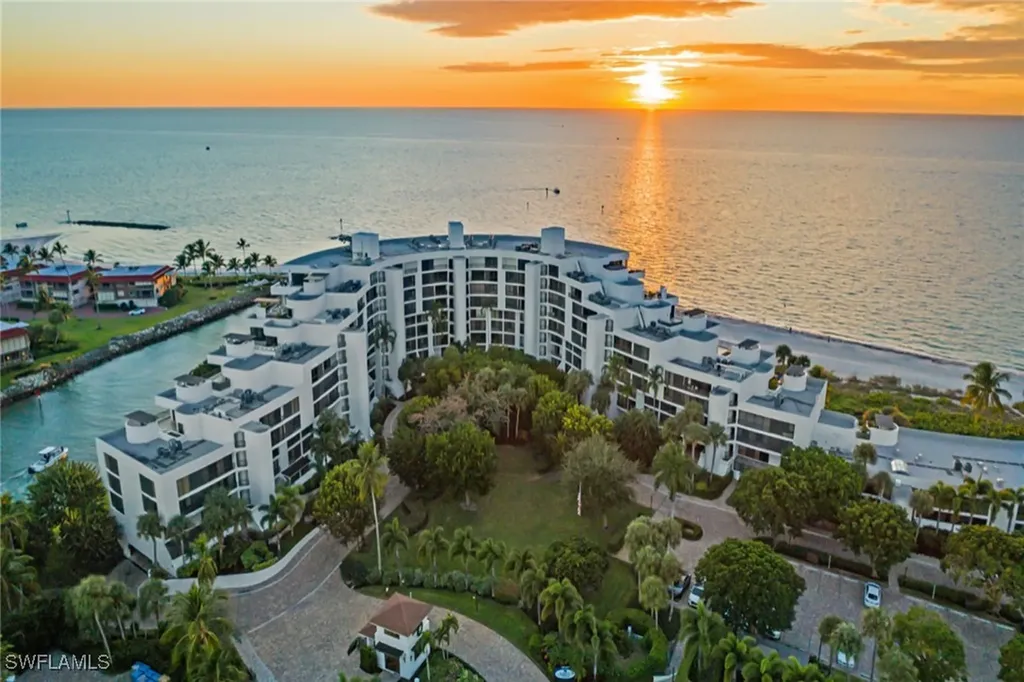 2318 Gulf Shore Boulevard N Naples FL 34103