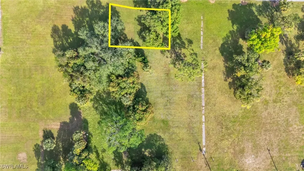 2726 Drive Martin Luther King Boulevard N Fort Myers FL 33916