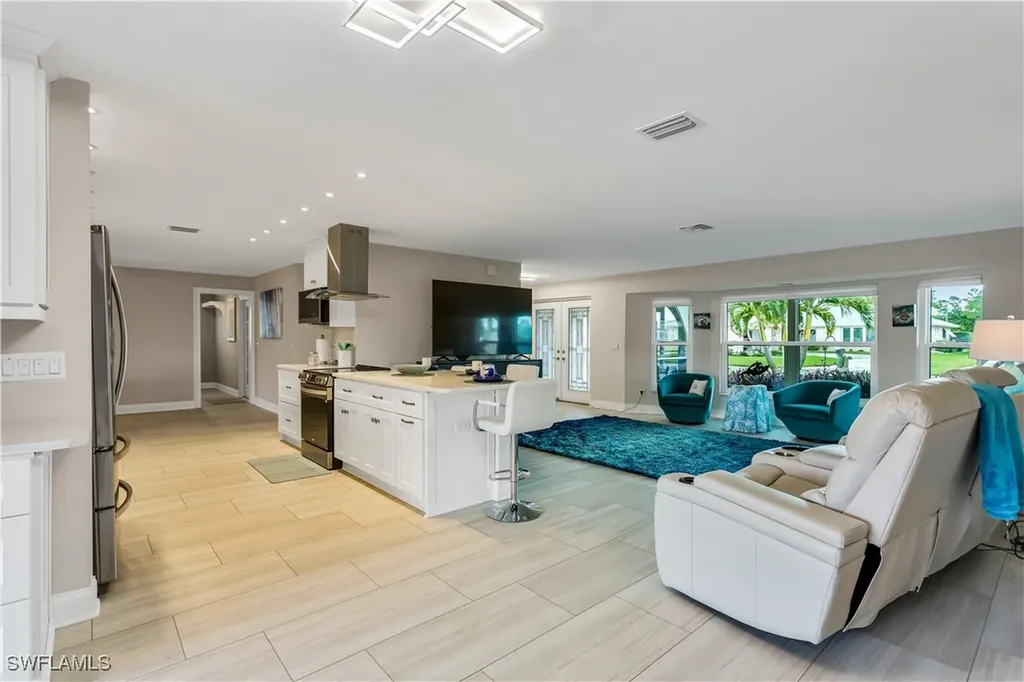 5235 SW 2nd Place Cape Coral FL 33914