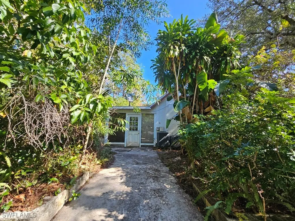 377 20th Avenue NW Naples FL 34120