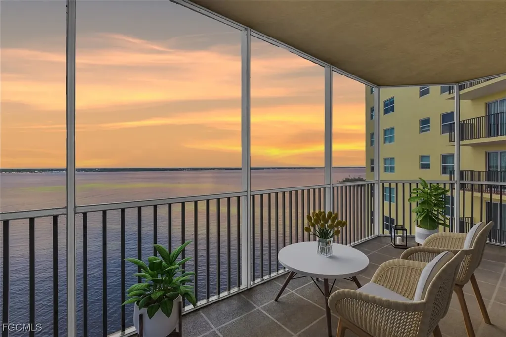 2745 1st Street Fort Myers FL 33916