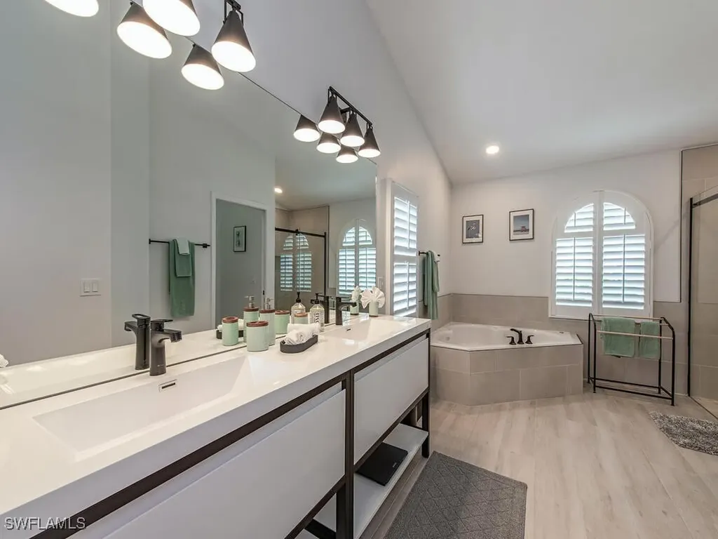 5192 Lochwood Court Naples FL 34112