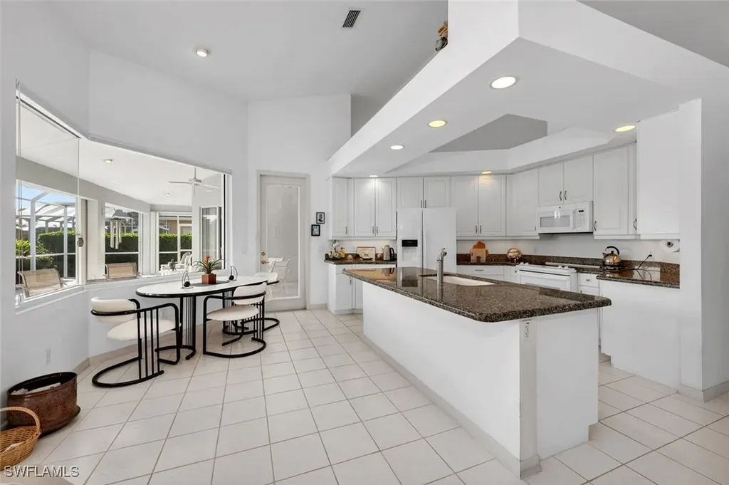 4882 Berkeley Drive Naples FL 34112