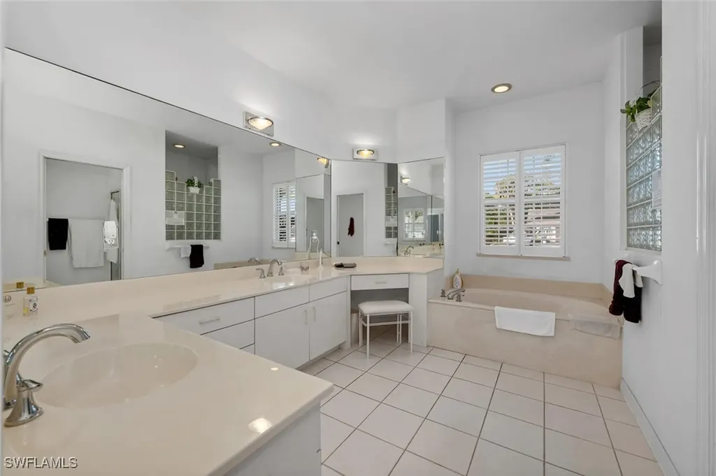 4882 Berkeley Drive Naples FL 34112