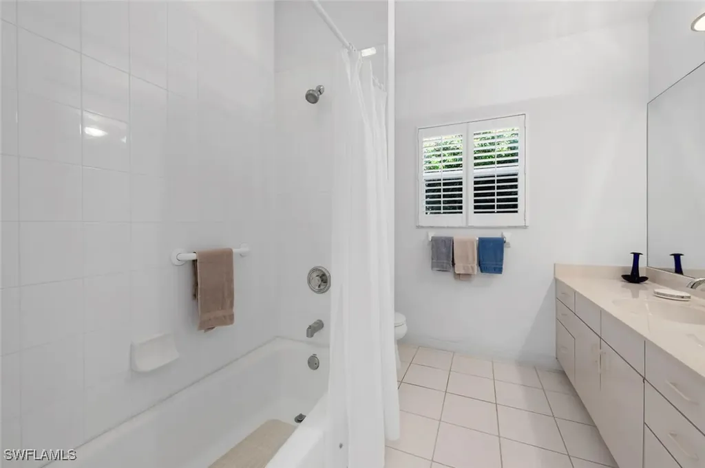 4882 Berkeley Drive Naples FL 34112