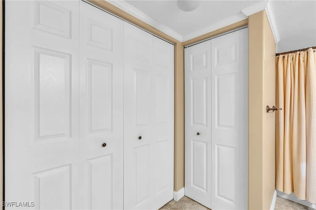 221 Fox Glen Drive Naples FL 34104