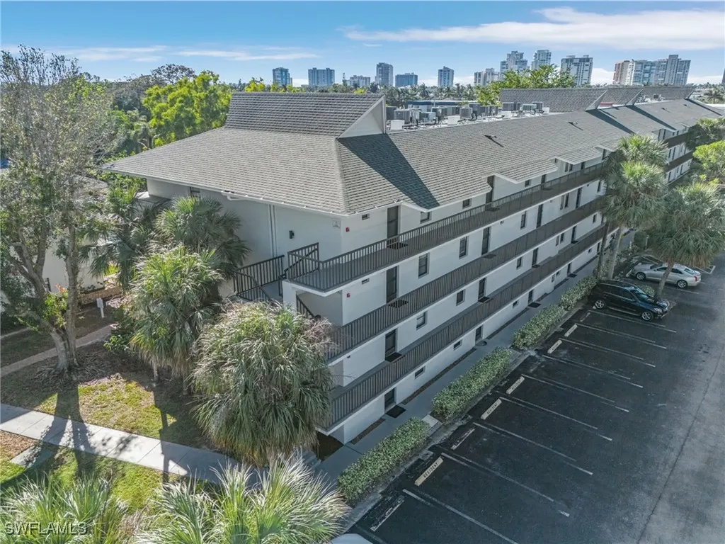 600 Neapolitan Way Naples FL 34103