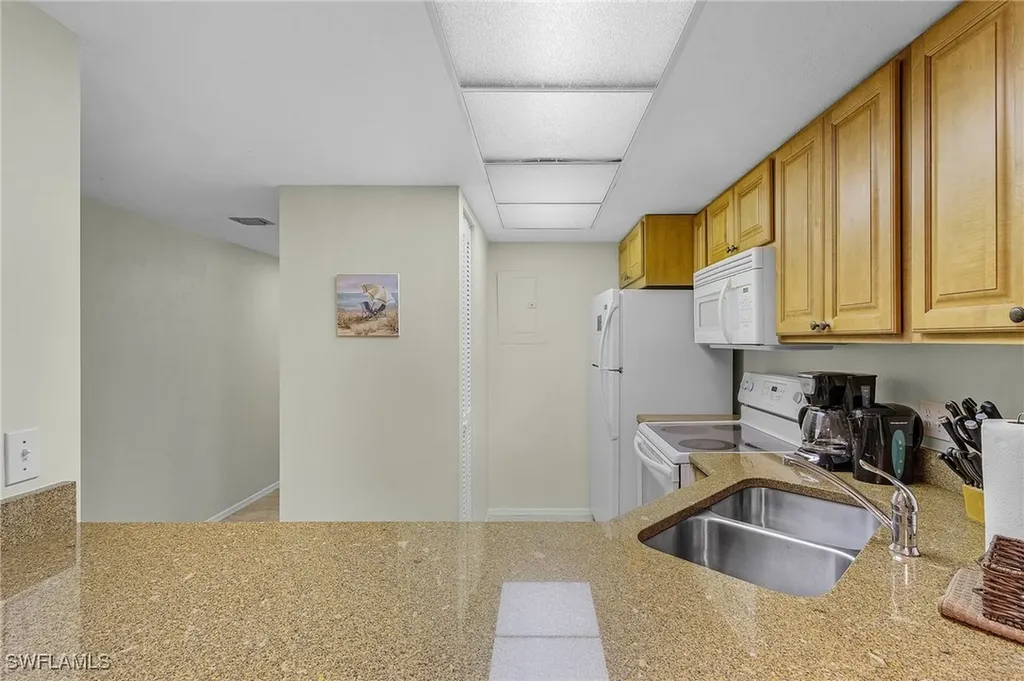 600 Neapolitan Way Naples FL 34103