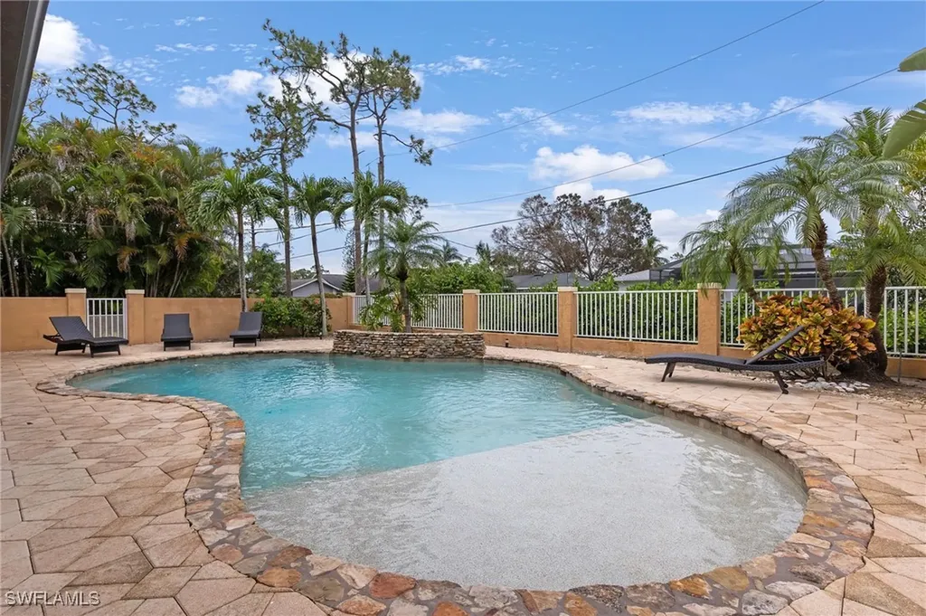 247 Erie Drive Naples FL 34110