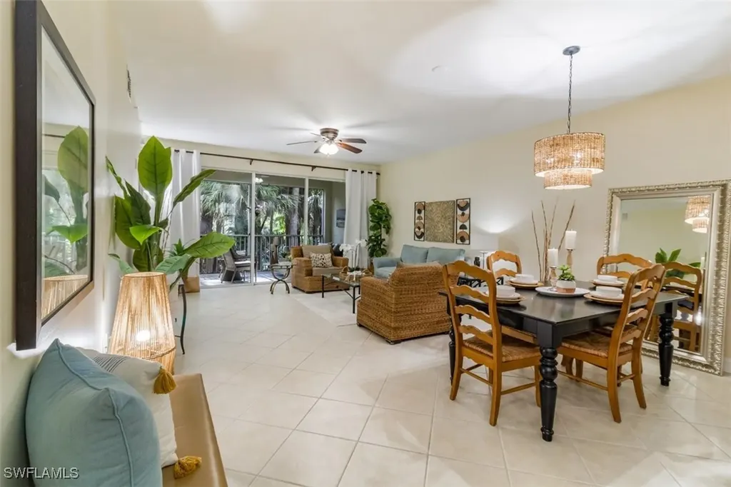 Naples FL, 1878 Tarpon Bay Drive S, Unit 204