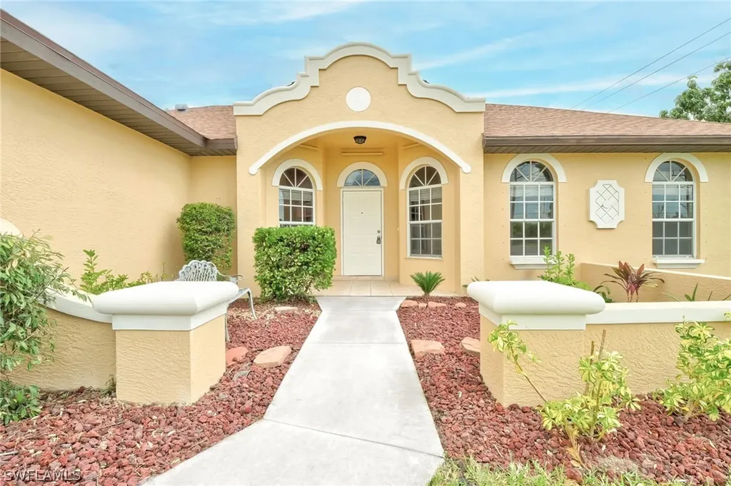 2001 Sw 32nd Street Cape Coral FL 33914