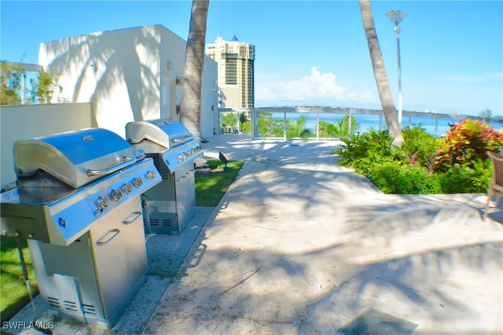 3000 Oasis Grand Boulevard Fort Myers FL 33916