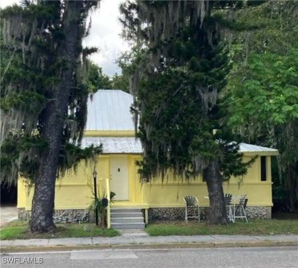 Fort Myers FL, 2122 Broadway
