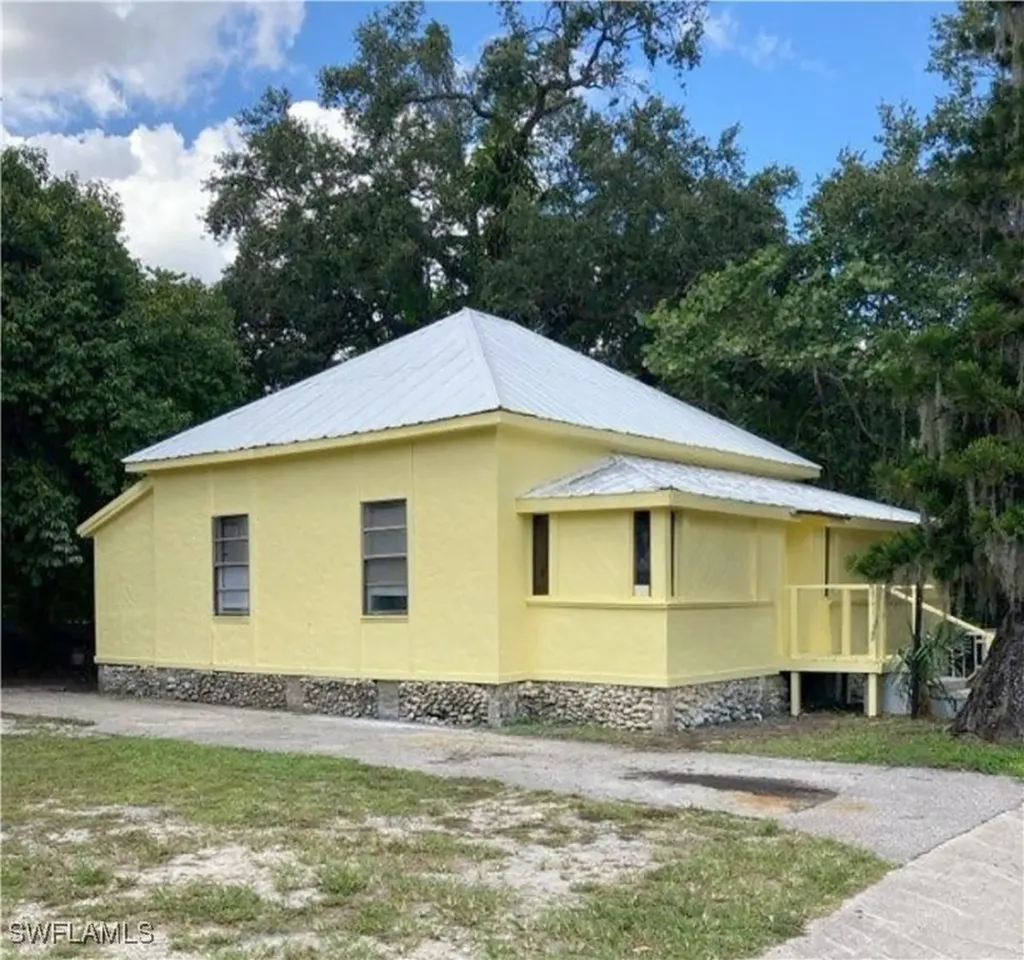 2122 Broadway Fort Myers FL 33901