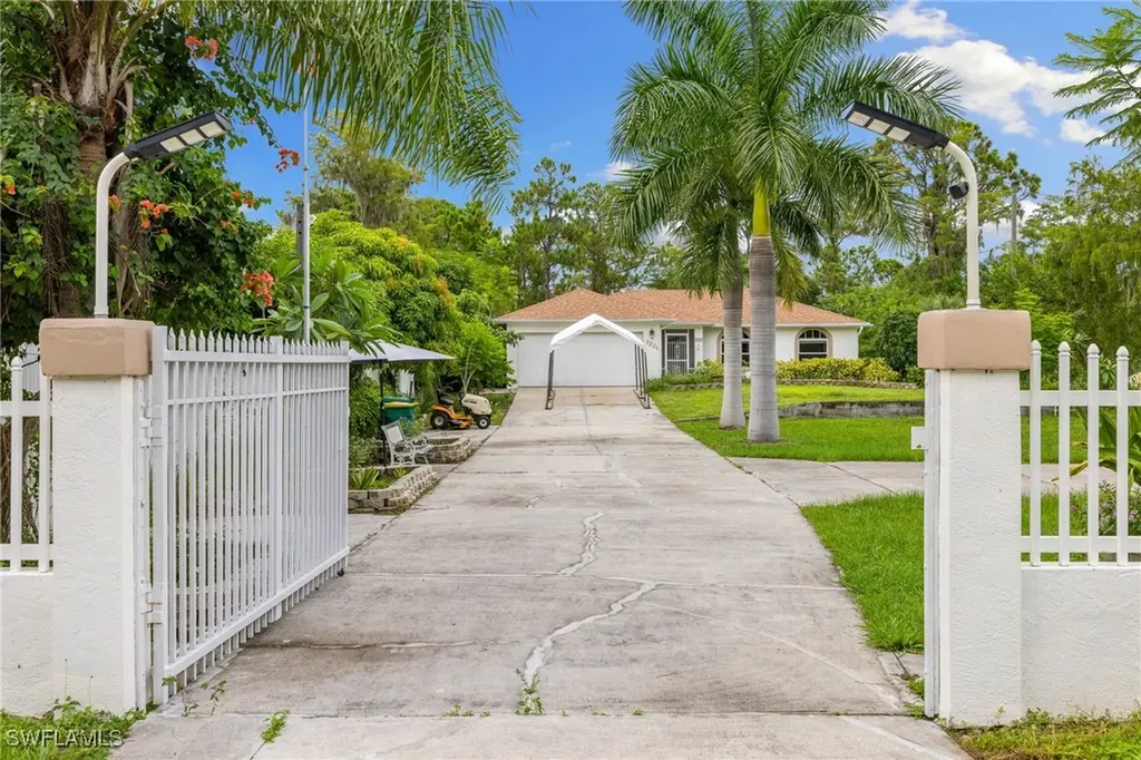3221 22nd Avenue NE Naples FL 34120