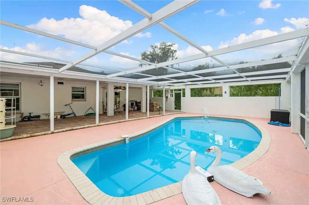 3221 22nd Avenue NE Naples FL 34120