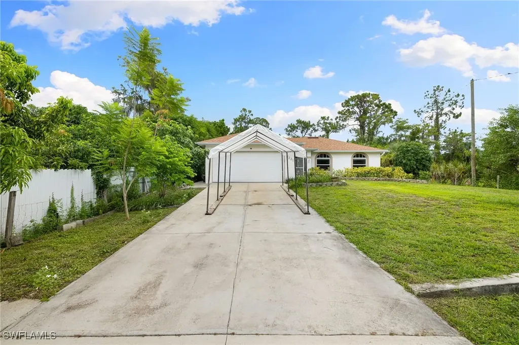 3221 22nd Avenue NE Naples FL 34120