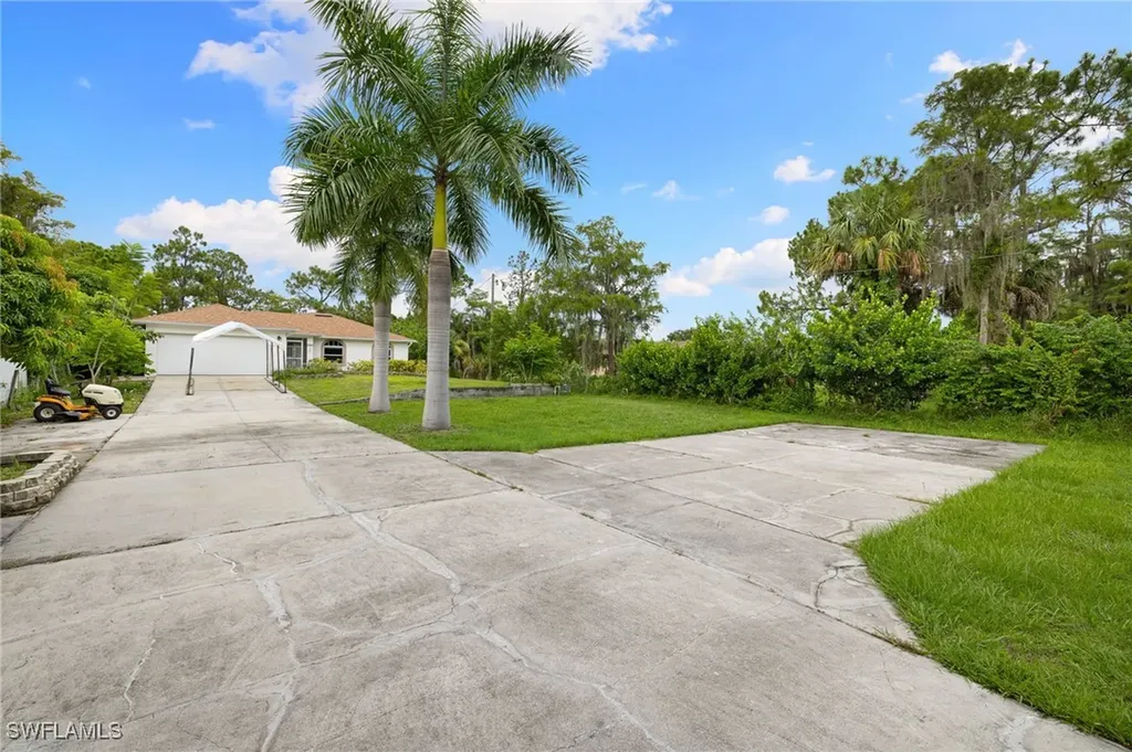 3221 22nd Avenue NE Naples FL 34120