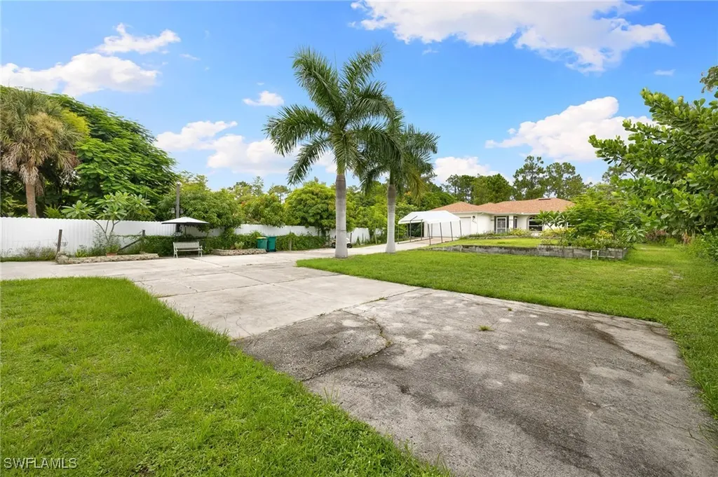 3221 22nd Avenue NE Naples FL 34120