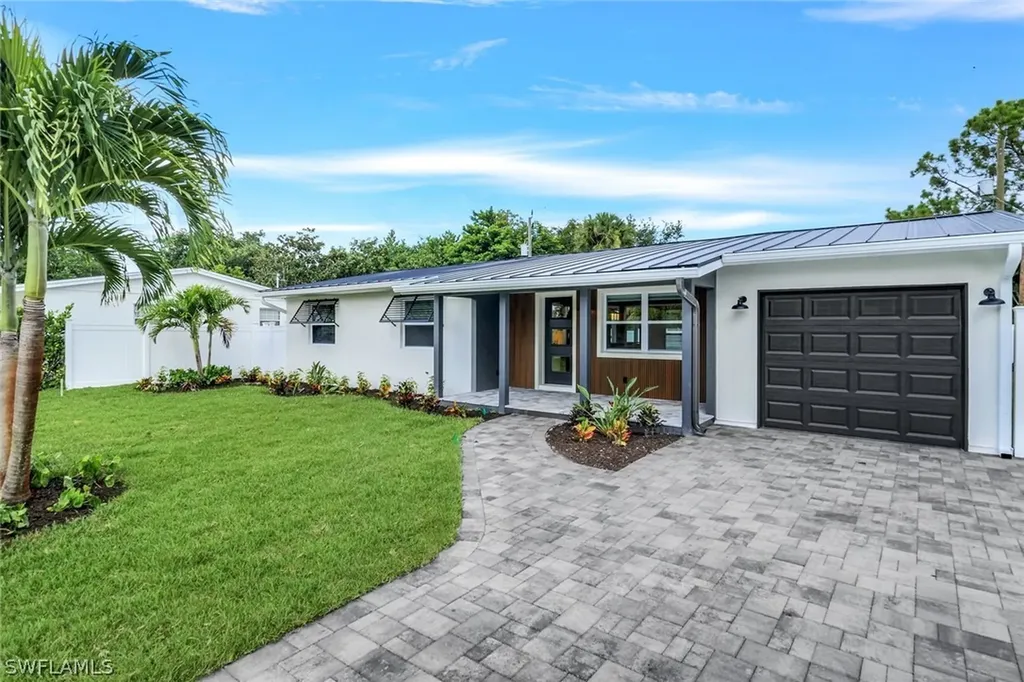 975 22nd Avenue N Naples FL 34103