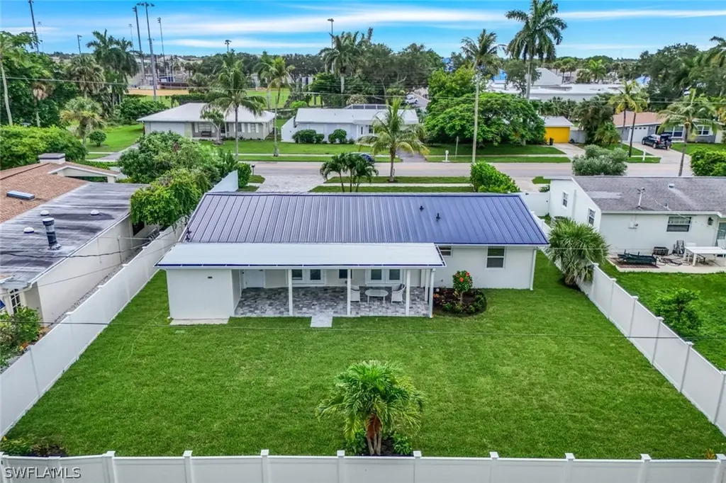 975 22nd Avenue N Naples FL 34103