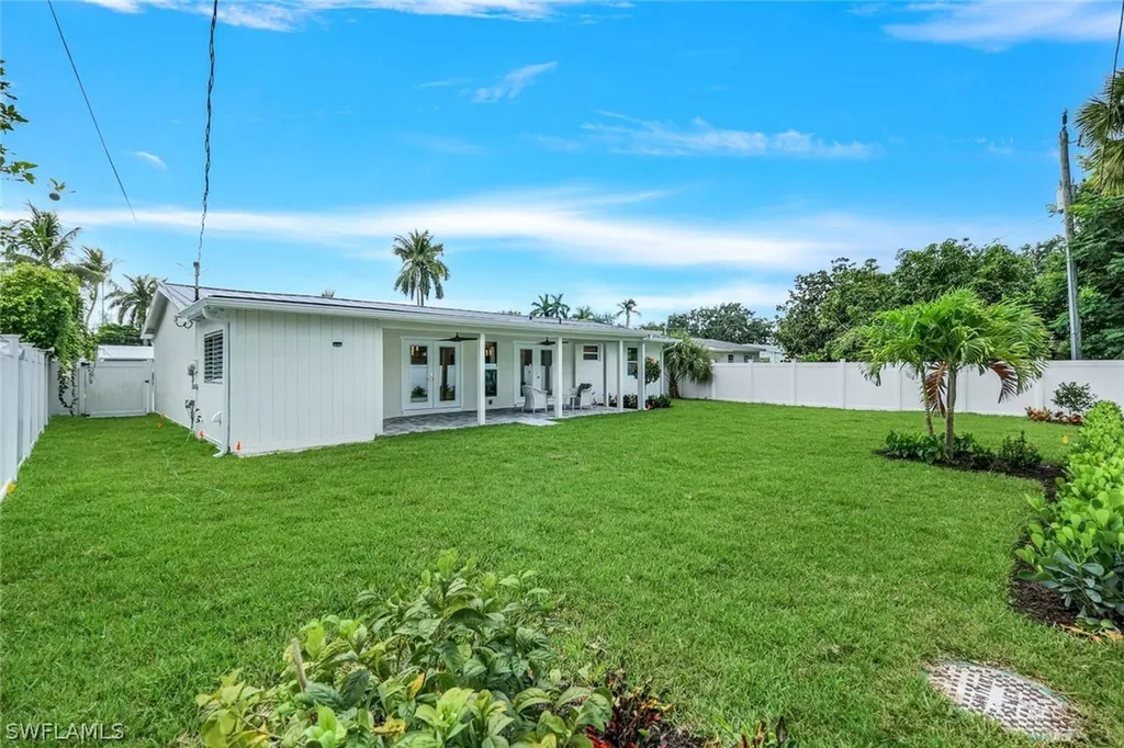 975 22nd Avenue N Naples FL 34103