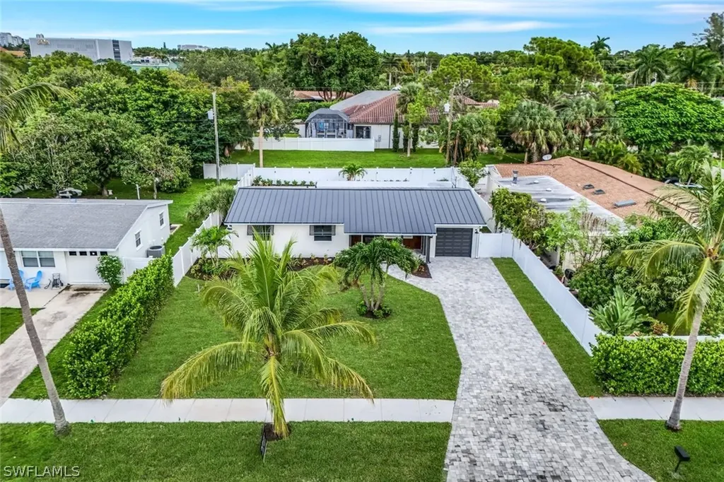 975 22nd Avenue N Naples FL 34103