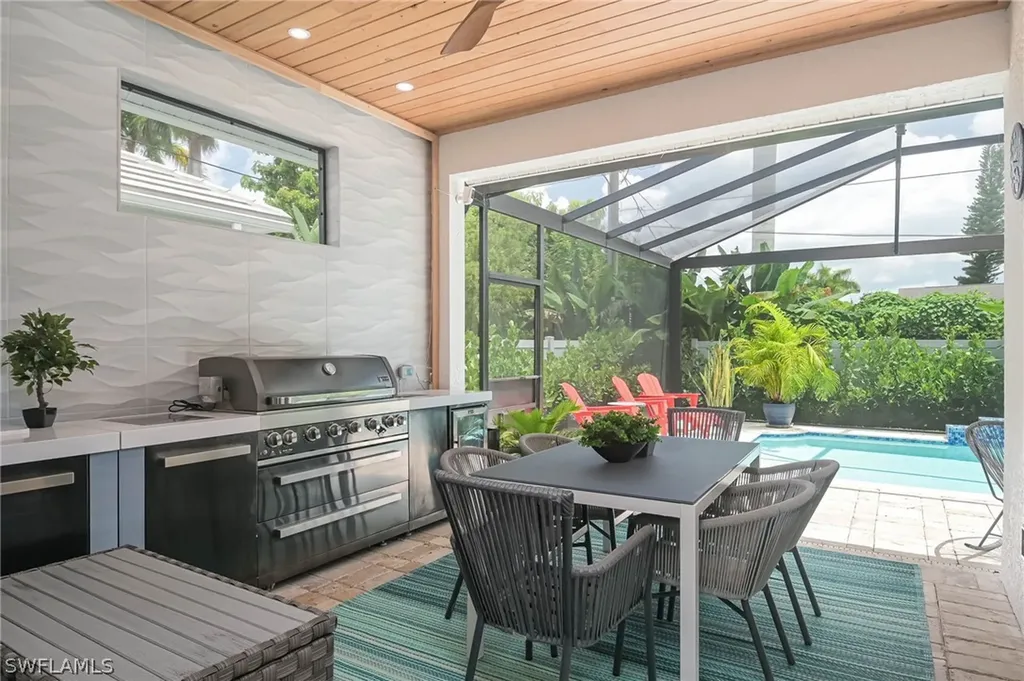 708 108th Avenue N Naples FL 34108