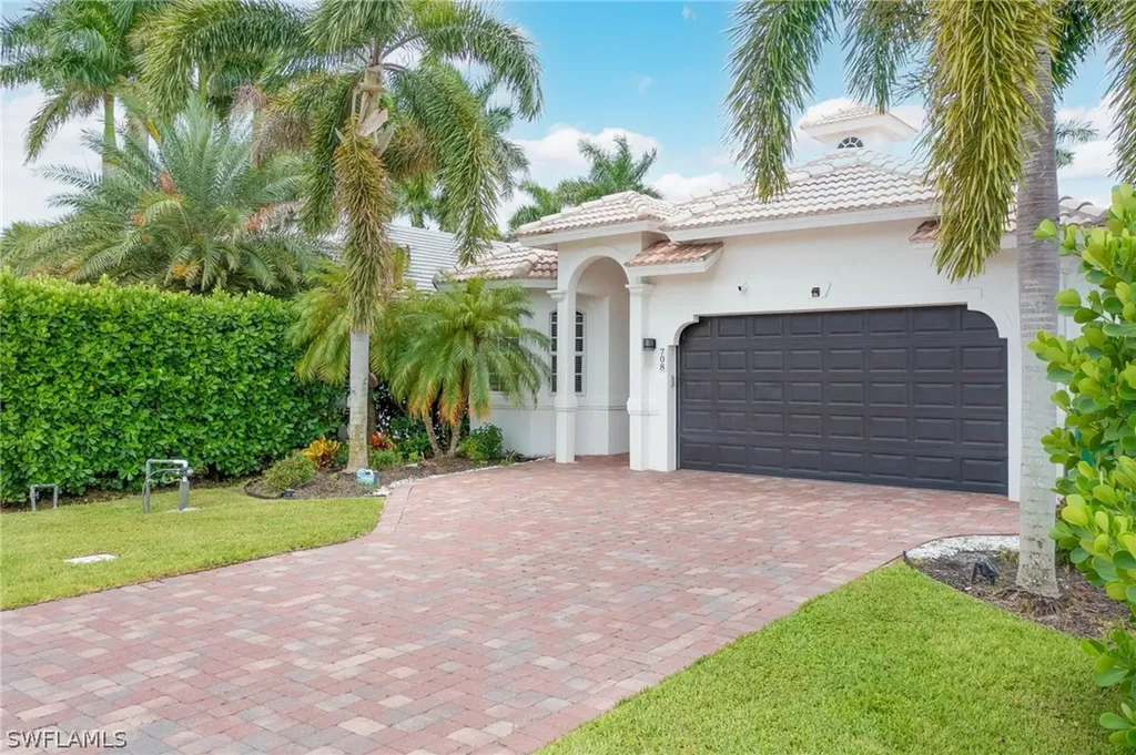 708 108th Avenue N Naples FL 34108