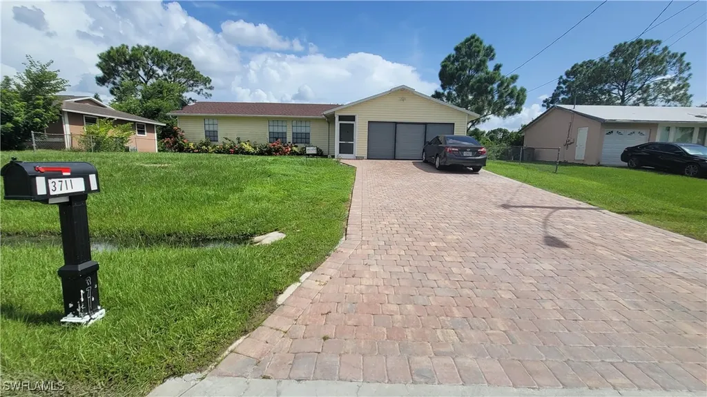 3711 10th Street SW Lehigh Acres FL 33976