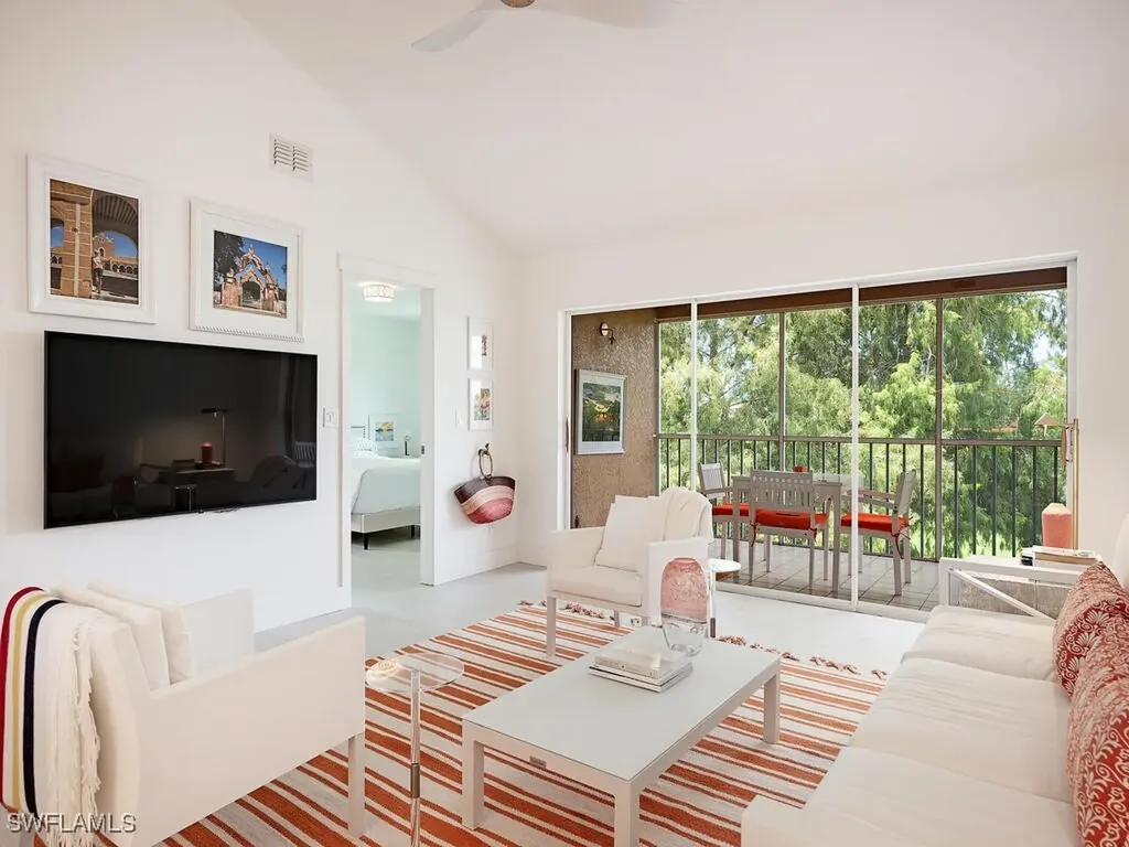 Naples FL, 525 Saratoga Circle, Unit G201