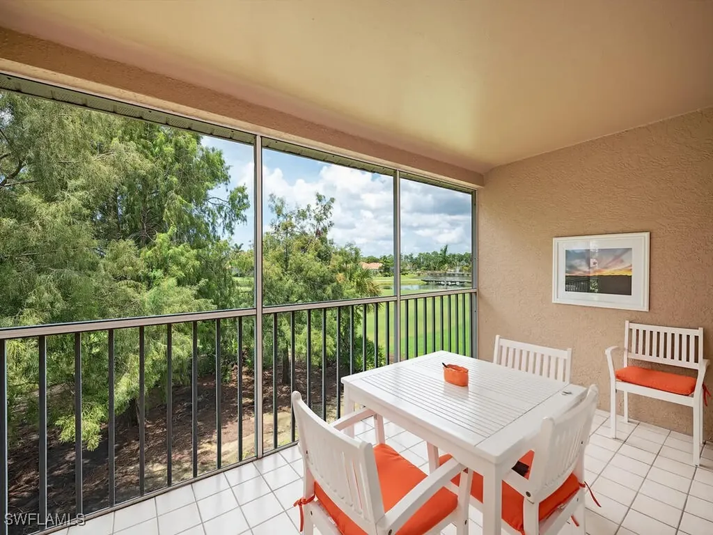 525 Saratoga Circle Naples FL 34104
