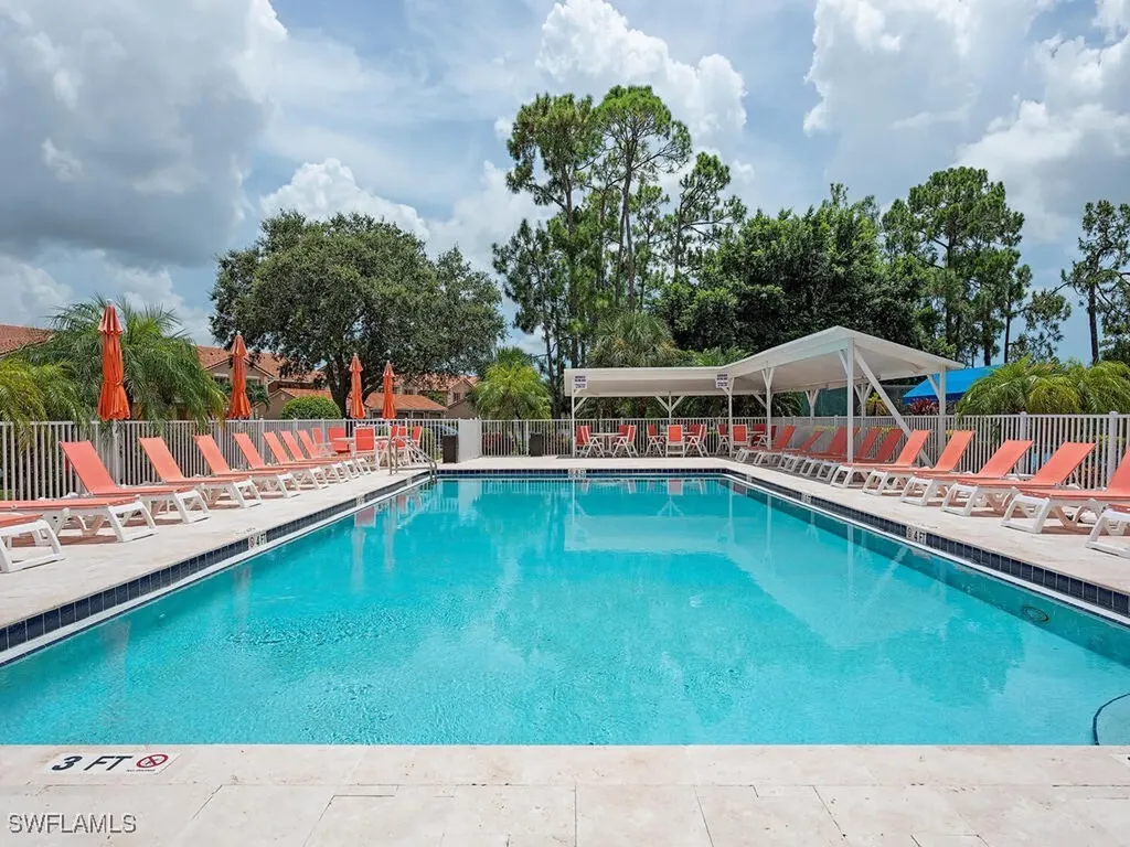 525 Saratoga Circle Naples FL 34104