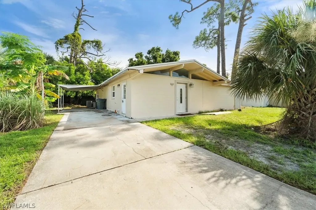 1661 Newport Court Fort Myers FL 33907