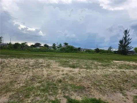 1004 NE 1st Place Cape Coral FL 33909