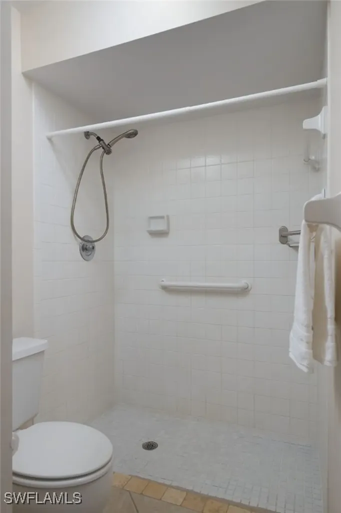 1006 Pine Isle Lane Naples FL 34112